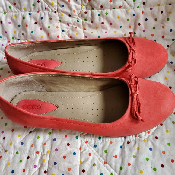 Ecco women's flat size 8- 8.5. - Picture 2 of 9
